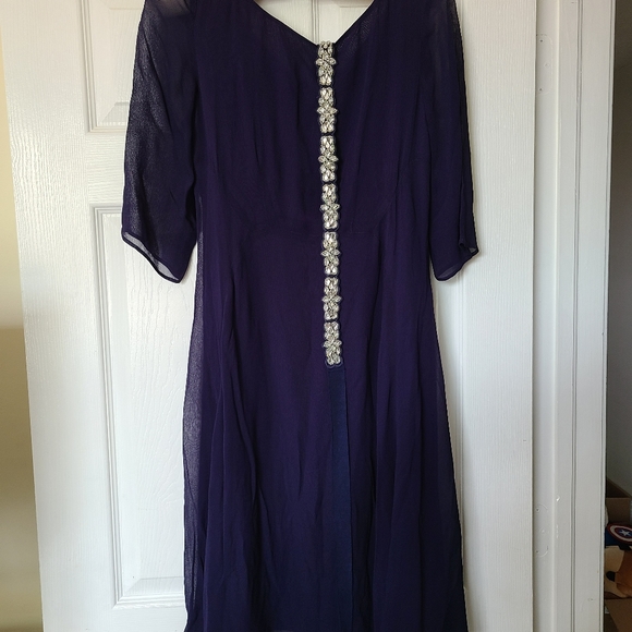 Dress - Picture 3 of 4